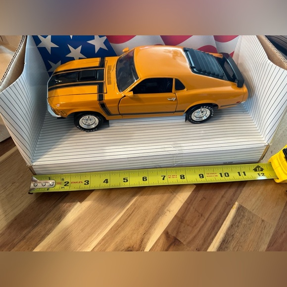 1970 FORD BOSS MUSTANG with Shaker Hood| Orange| Die Cast Metal - Picture 8 of 8
